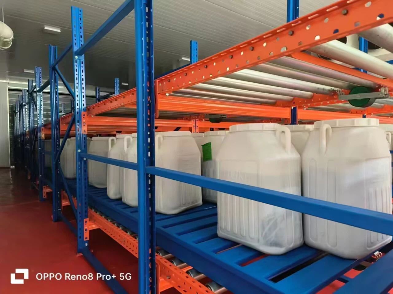 Sut i Ddatrys Heriau Storio Gweithgynhyrchu Cemegol: FIFO, LIFO a Hazmat Rack Solutions